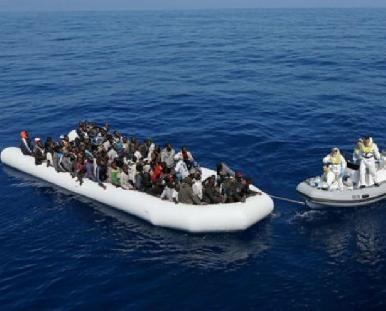 Cincuenta migrantes mueren al cruzar el Mediterráneo
desde Libia