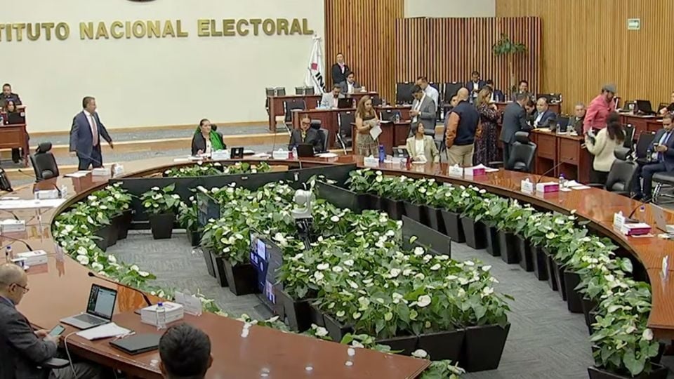 Bateo en el INE: cancelan candidaturas a 45 magistrados y
jueces por incumplir requisitos