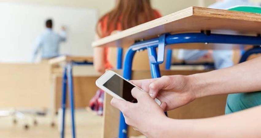 Entidades buscan replicar prohibición del celular dentro
de aulas en las escuelas de Querétaro