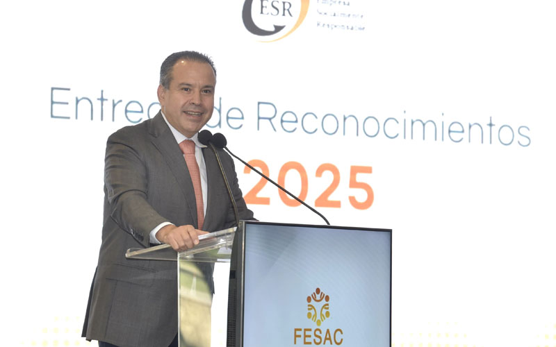 Toño
Astiazarán entrega distintivo de Empresa Socialmente Responsable a negocios de
Hermosillo y Sonora