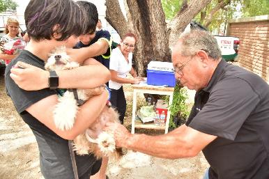Atienden Gobierno de Sonora con trámites y servicios gratuitos a más de mil familias de la colonia Sahuaro